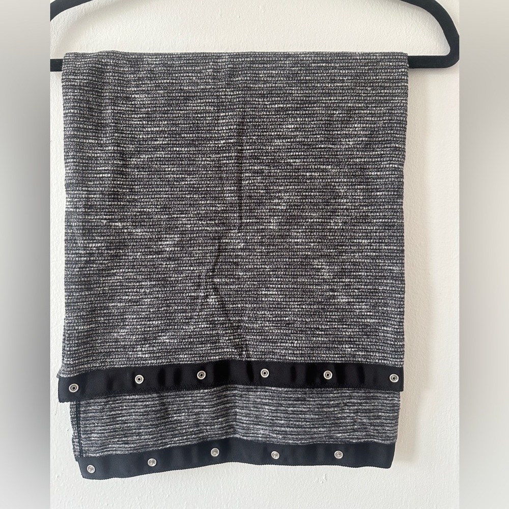 Lululemon vinyasa wrap scarf, dark grey and black